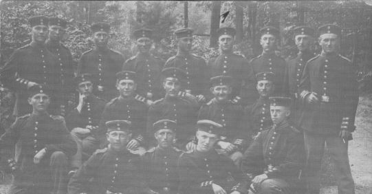 Na fotografii z 1916 r zaznaczony żołnierz to Gustaw Drews z Flederborn.