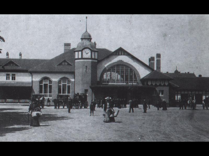 Dworzec kolejowy w Kołobrzegu.jpg