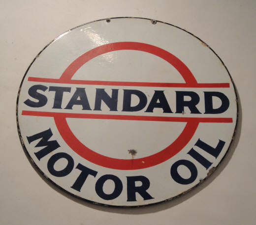 Standard_motor_oil_old_porcelain_enamel_advertising_small.jpg